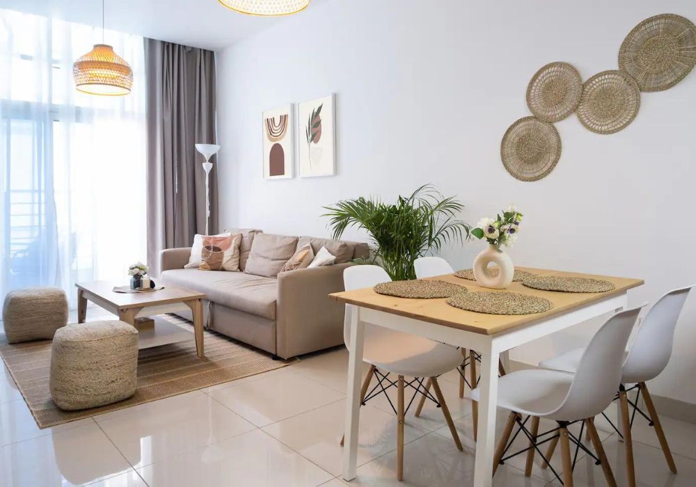 Charming Apt With Balcony, Minutes From The Beach (2)