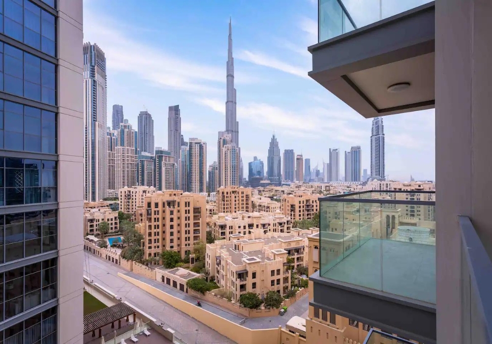 Chic Apartment With Dubai Skyline Views 28